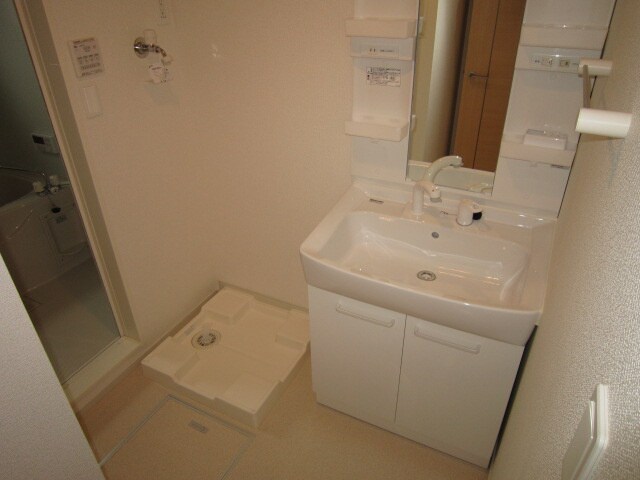 物件内観写真17　(洗濯機置場)