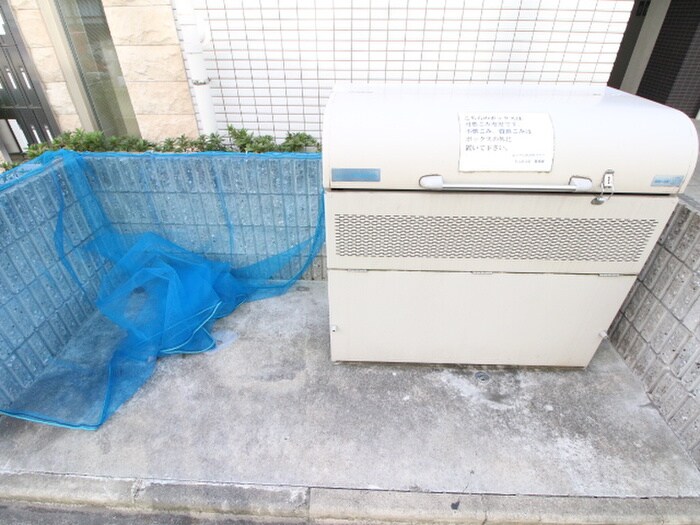 物件外観写真6　(エントランス部分)