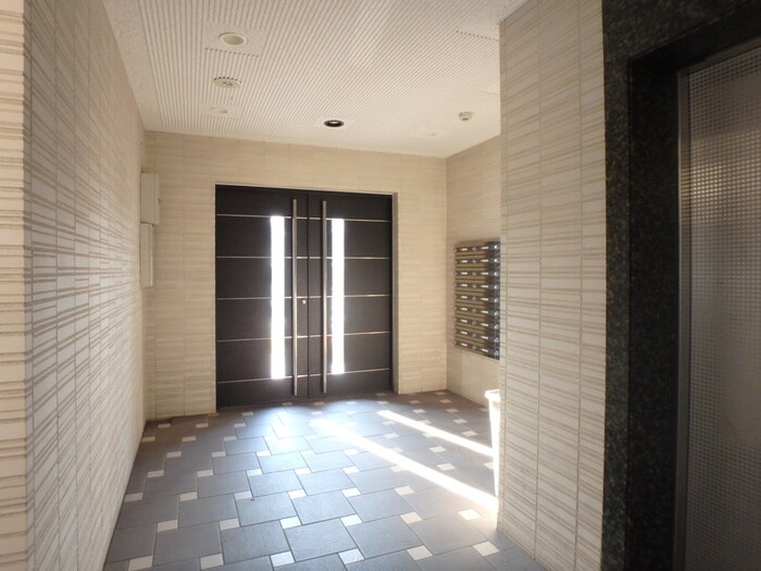 物件外観写真5　(エントランス部分)