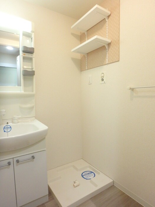 物件内観写真16　(洗濯機置場)