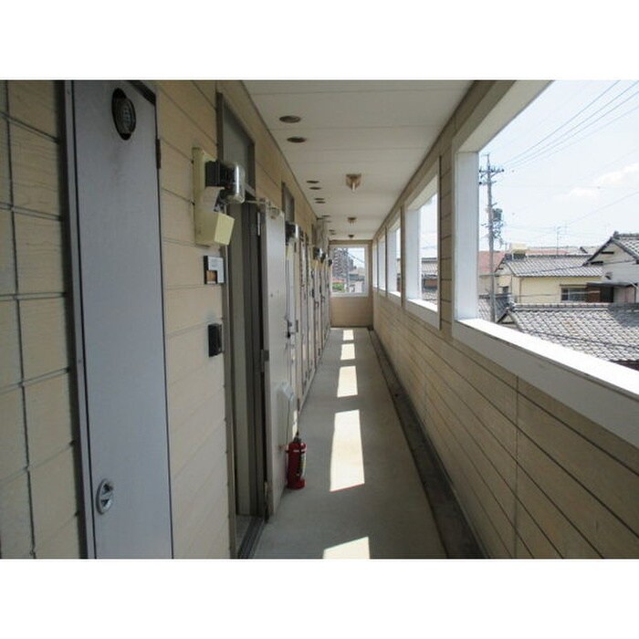 物件外観写真3　(エントランス部分)