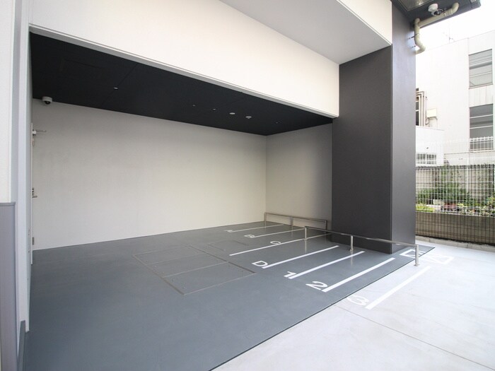 物件外観写真5　(バイク置き場)