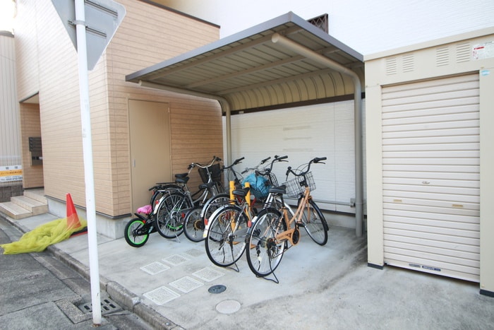 物件外観写真3　(駐輪場)