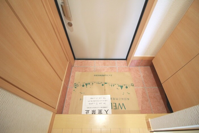 物件内観写真16　(玄関)