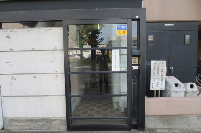 物件外観写真2　(エントランス部分)