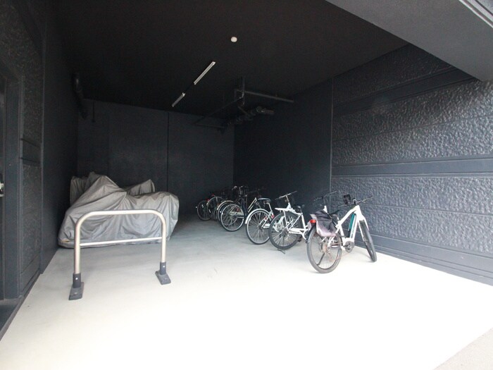 物件外観写真4　(駐輪場)