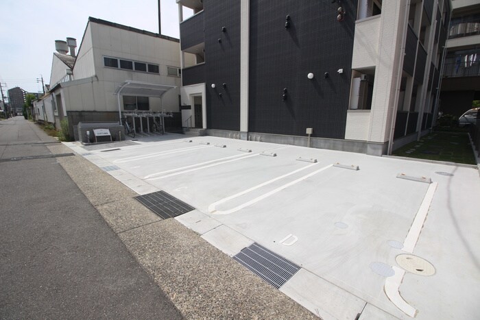 物件外観写真2　(駐車場)