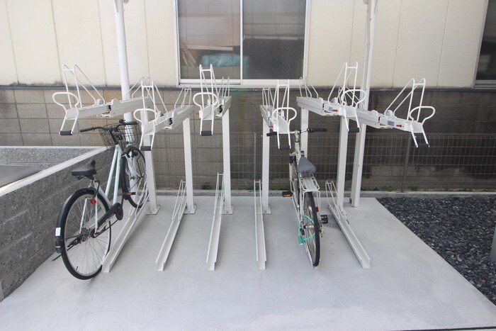 物件外観写真4　(駐輪場)