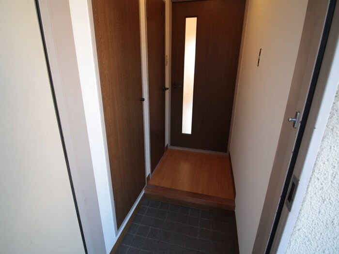 物件内観写真7　(玄関)