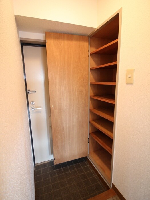 物件内観写真8　(靴箱)