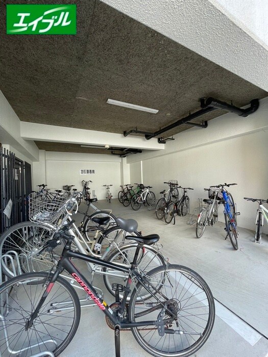 物件外観写真6　(駐輪場)