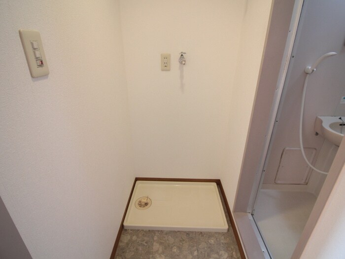 物件内観写真11　(洗濯機置場)