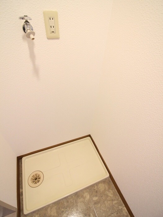 物件内観写真11　(洗濯機置場)