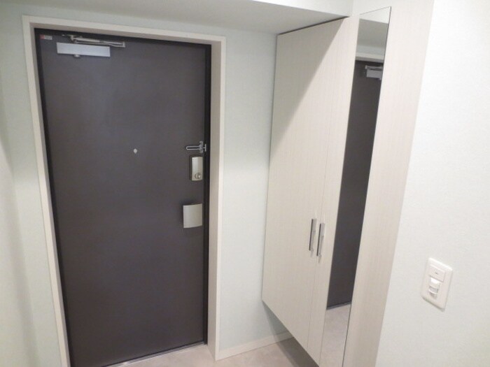 物件内観写真11　(玄関)