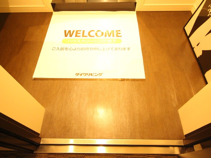 物件内観写真16　(玄関)