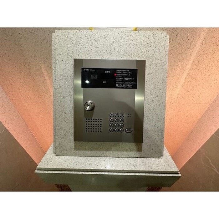 物件外観写真5　(エントランス部分)