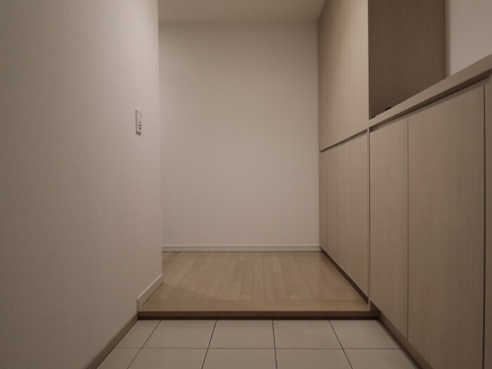 物件内観写真7　(玄関)