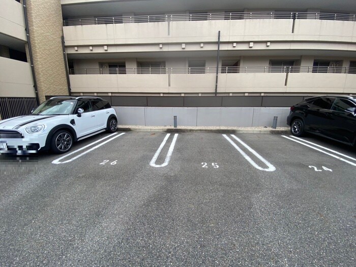 物件外観写真4　(駐車場)