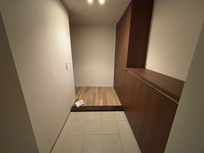 物件内観写真10　(玄関)