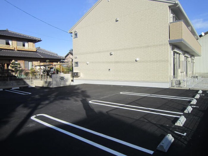 物件外観写真5　(駐車場)