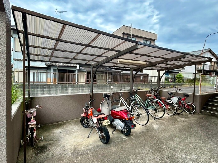 物件外観写真5　(駐輪場)