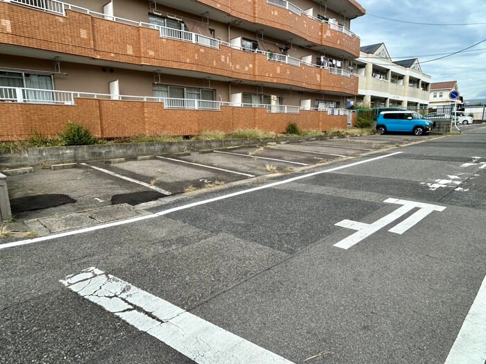 物件外観写真6　(駐車場)