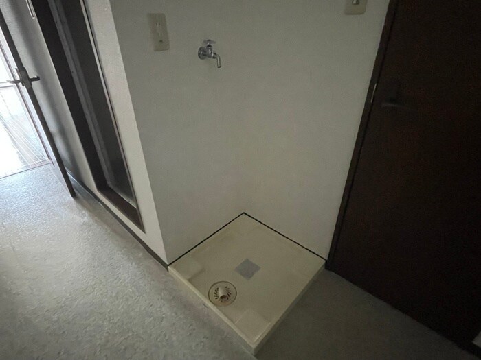 物件内観写真11　(洗濯機置場)