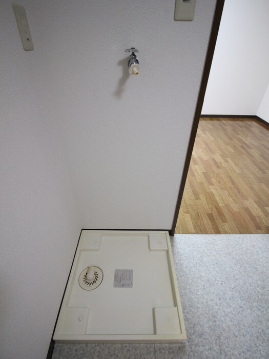 物件内観写真14　(洗濯機置場)