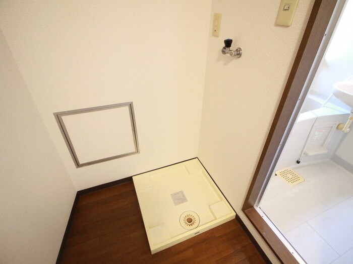 物件内観写真16　(洗濯機置場)