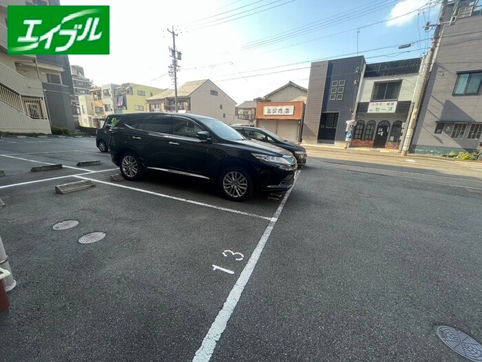 物件外観写真4　(駐車場)