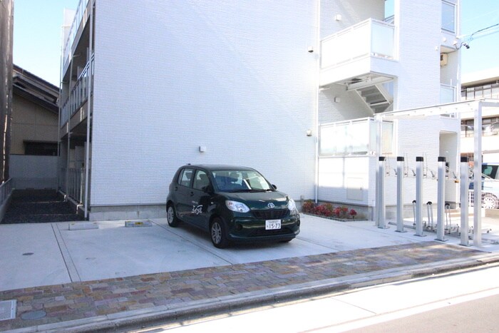 物件外観写真5　(駐車場)