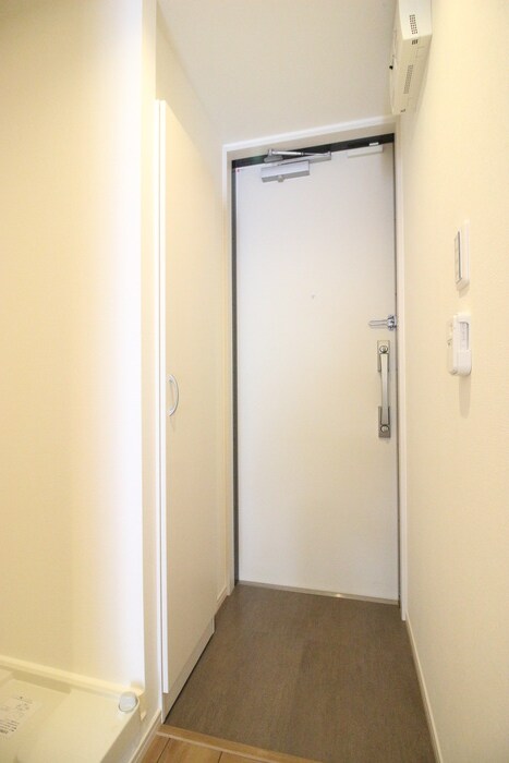 物件内観写真16　(玄関)