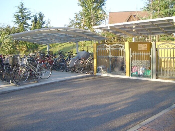 物件外観写真6　(駐輪場)