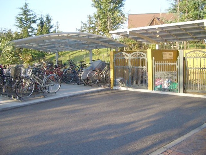 物件外観写真6　(駐輪場)