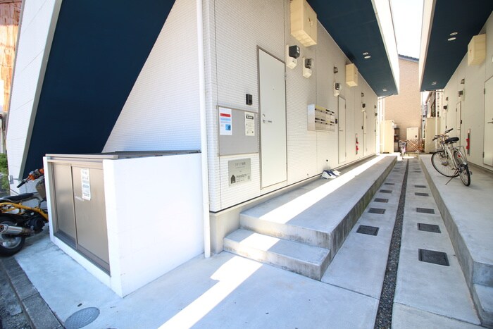 物件外観写真5　(エントランス部分)