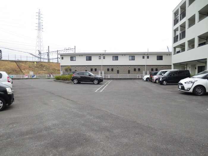 物件外観写真6　(駐車場)