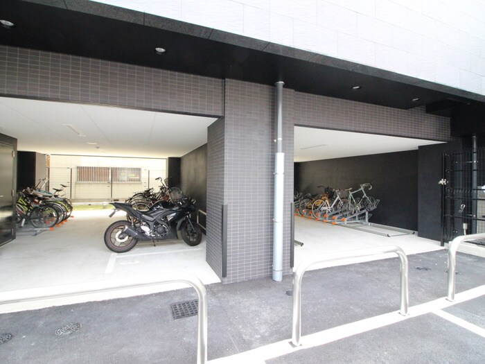 物件外観写真4　(駐輪場)