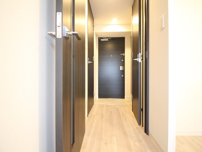 物件内観写真11　(廊下)