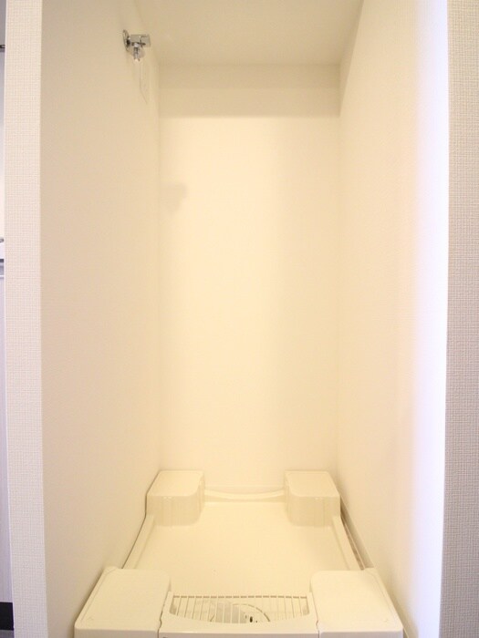 物件内観写真13　(洗濯機置場)