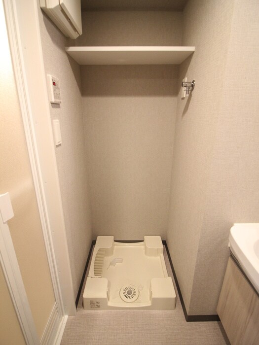 物件内観写真14　(洗濯機置場)