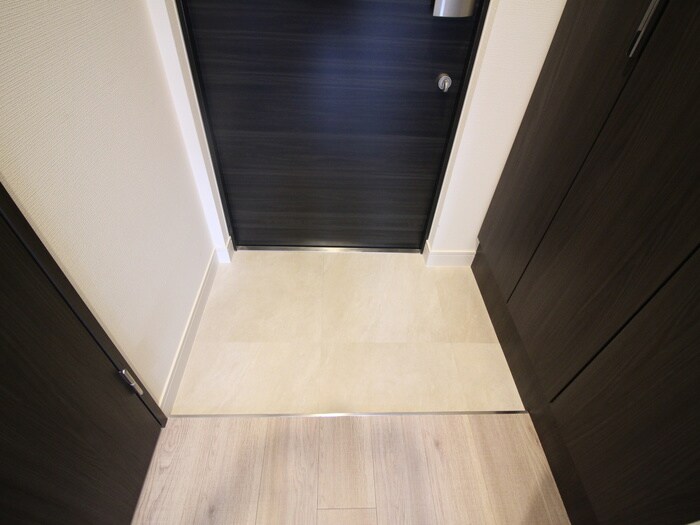 物件内観写真16　(玄関)