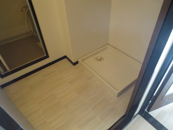 物件内観写真8　(洗濯機置場)