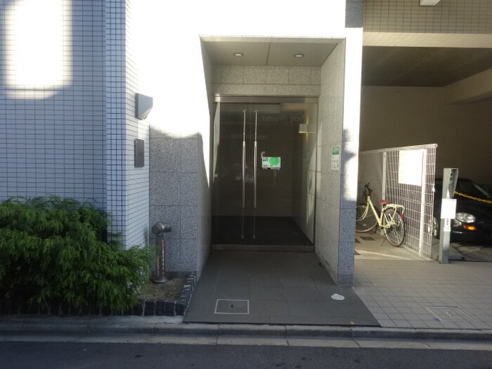 物件外観写真2　(エントランス部分)