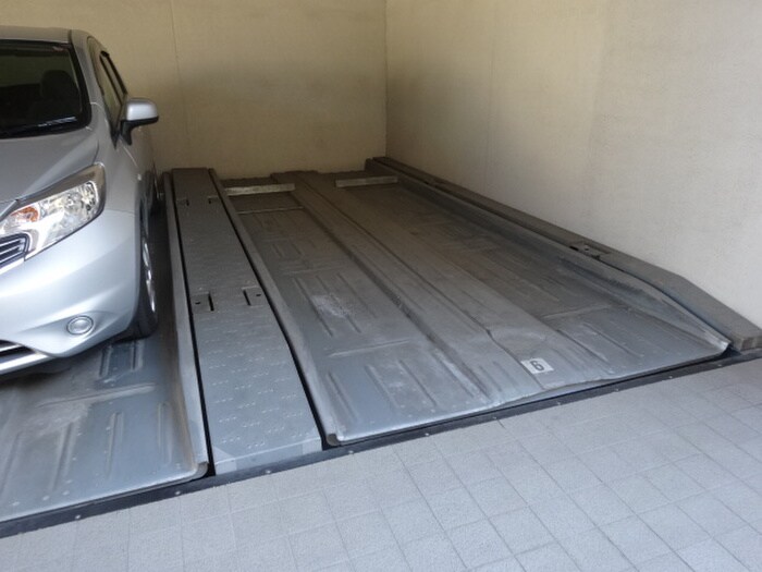 物件外観写真3　(駐車場)