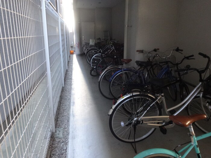物件外観写真4　(駐輪場)