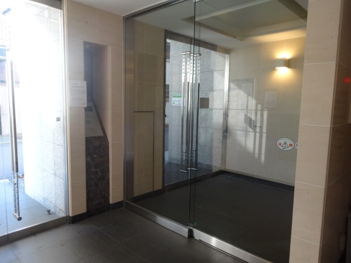 物件外観写真5　(エントランス部分)