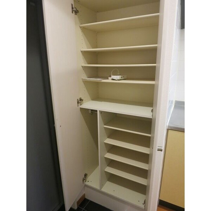 物件内観写真15　(靴箱)