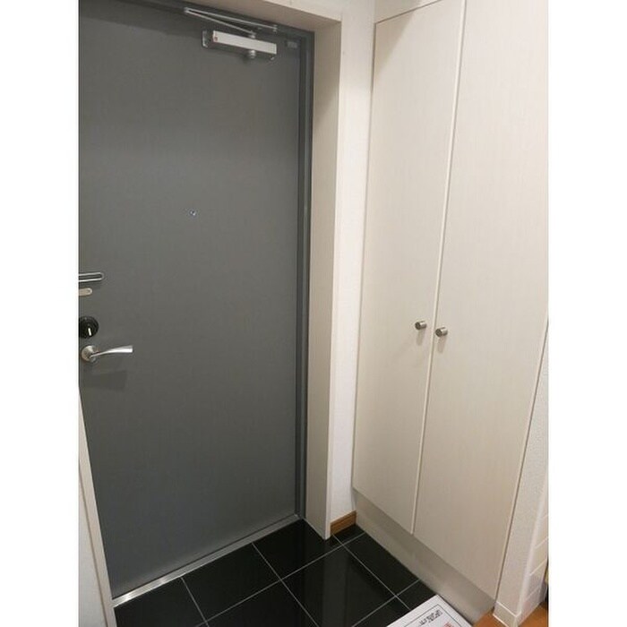 物件内観写真16　(玄関)