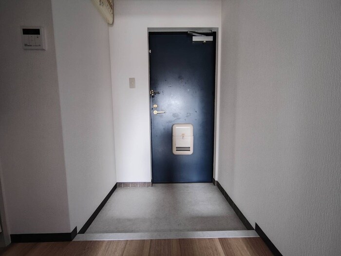 物件内観写真16　(玄関)