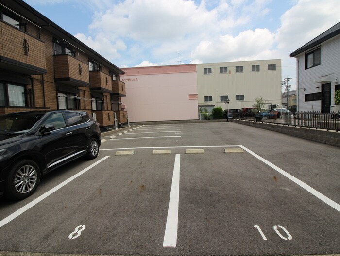 物件外観写真5　(駐車場)